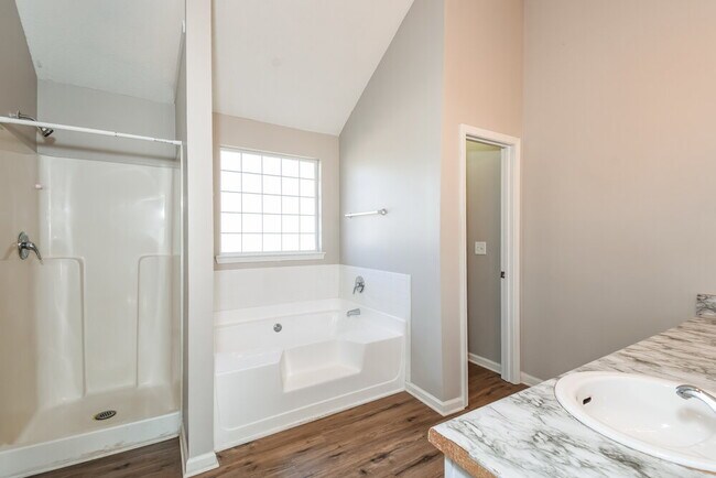 Building Photo - 6083 Trotters Cir