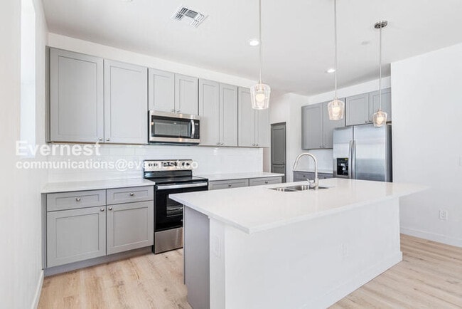 Building Photo - 1500 N 35th St