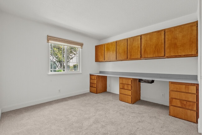 Building Photo - 2248 Drayton Ave