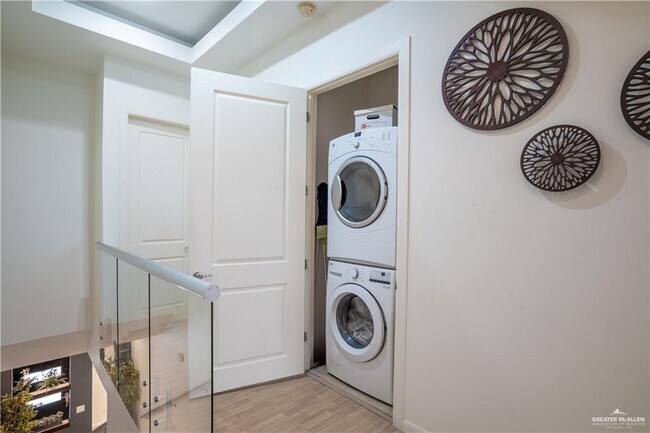 Building Photo - 21 Olympia Ave