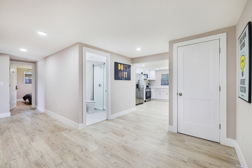 Building Photo - 1840 Bluebird Ln