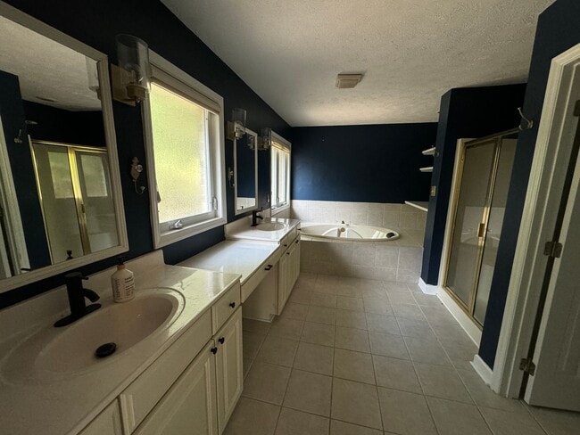 Building Photo - Carolina Lakes!! Close to Marina