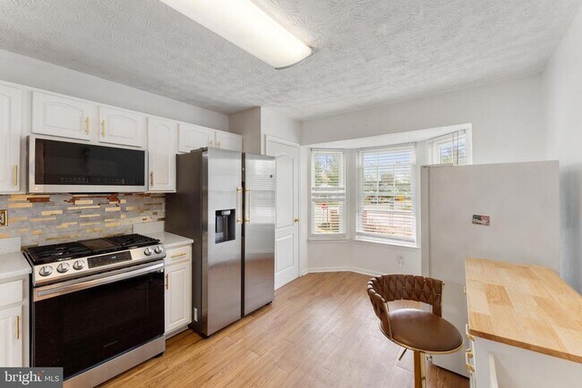 Building Photo - 2503 Lemontree Terrace