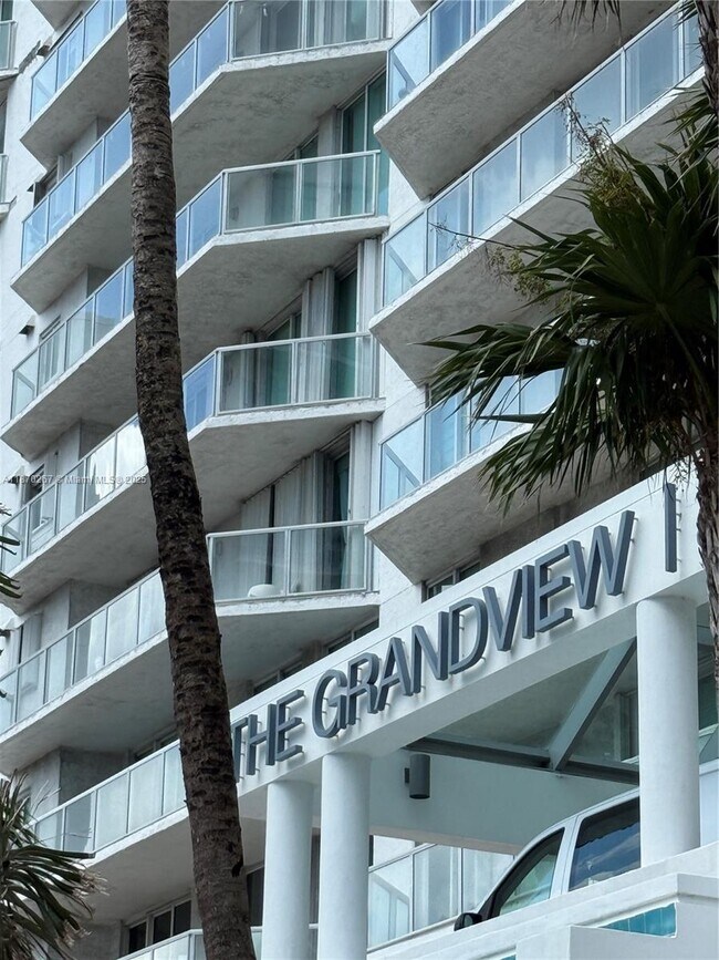 Building Photo - 5900 Collins Ave