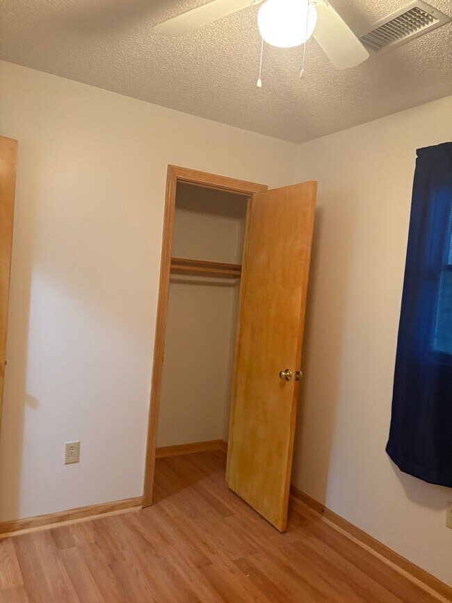 Building Photo - 3 Bedroom 2 Bath Home in Colington $2195/mo