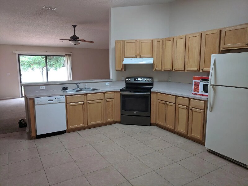 Building Photo - 23996 Creek Parke Cir