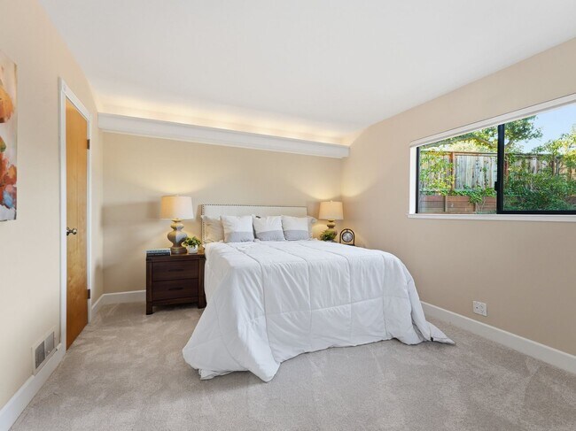 Building Photo - OPEN HOUSE 5/9 & 5/10 1:30-4:30