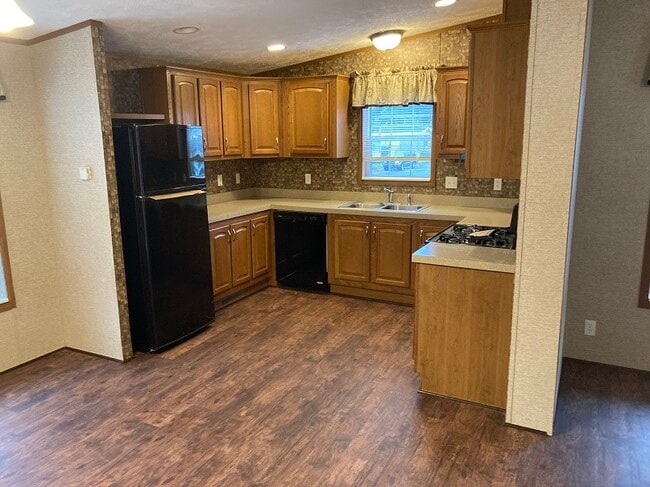 Building Photo - 18 Carp Ln