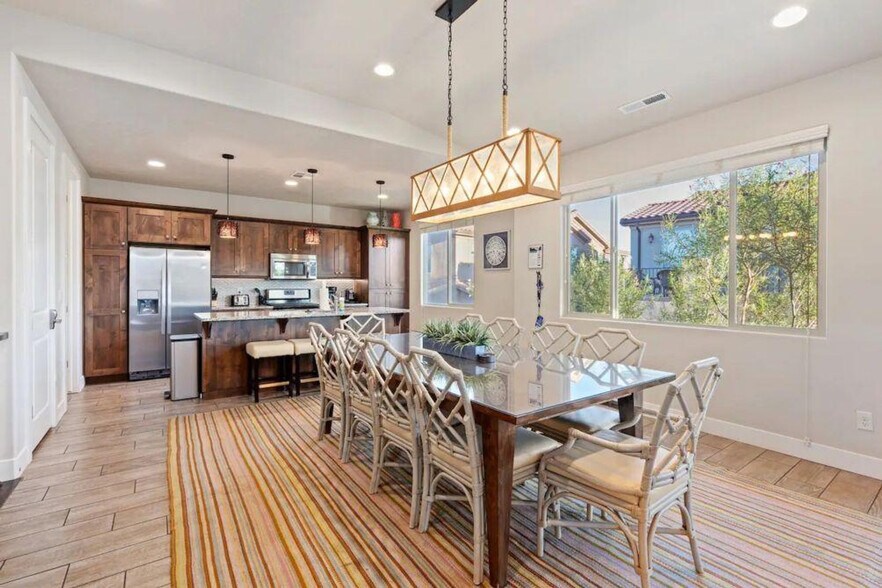 Building Photo - 3800 Paradise Vlg Dr