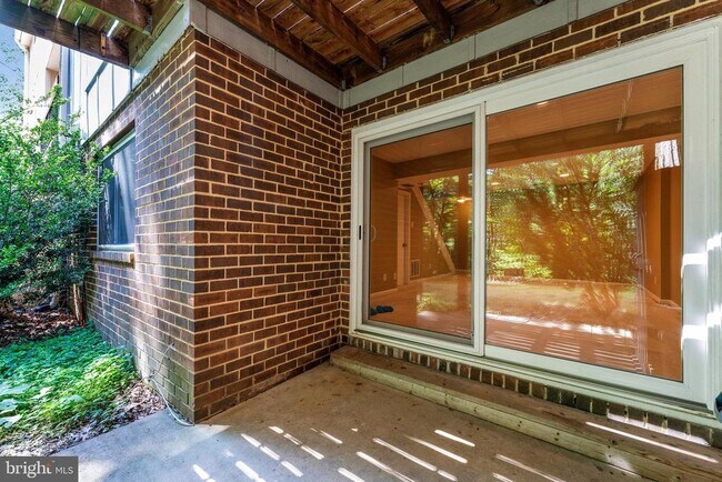 Building Photo - 11069 Saffold Way