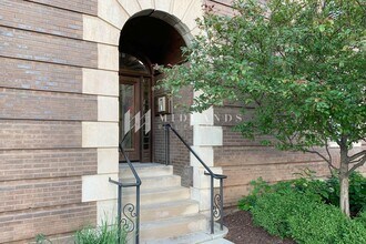 Building Photo - Charming Downtown Condo
