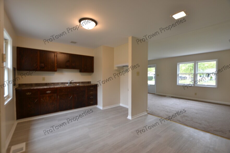 Building Photo - 201 Luana Rd