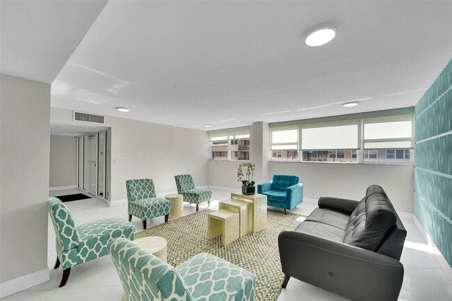 Building Photo - 1239 Hillsboro Mile