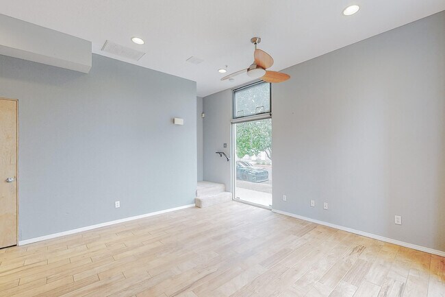 Building Photo - 885 Silver Ave SW