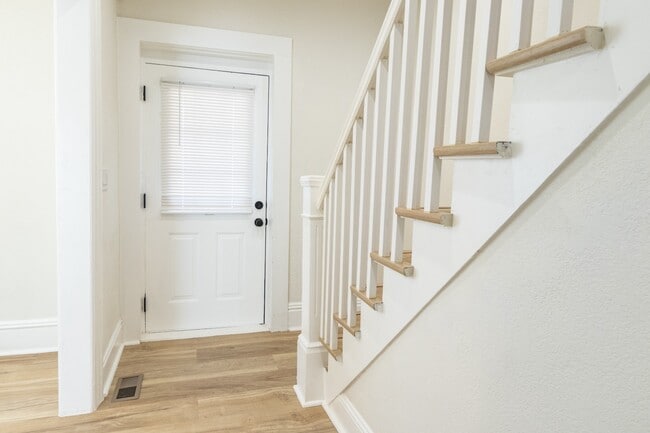 Building Photo - Stunning Remodeled Patio Home in Baker – 3...