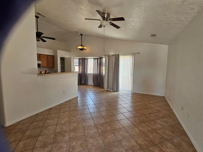Building Photo - Clean THREE Bedroom Home For Rent
