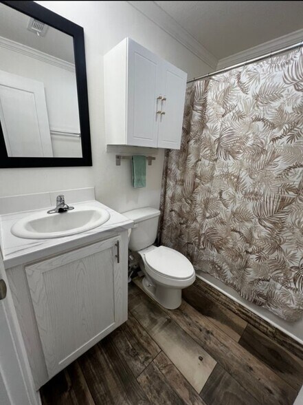 Building Photo - 415 Plover Dr
