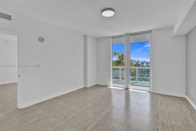 Building Photo - 7900 Harbor Island Dr