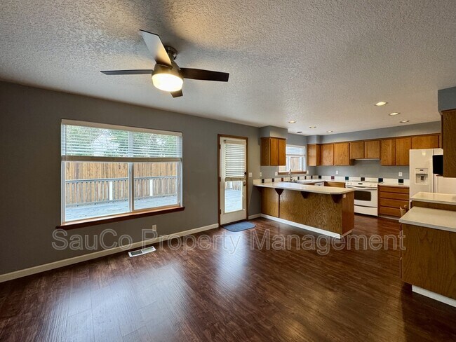 Building Photo - 741 SE Camellia Ct