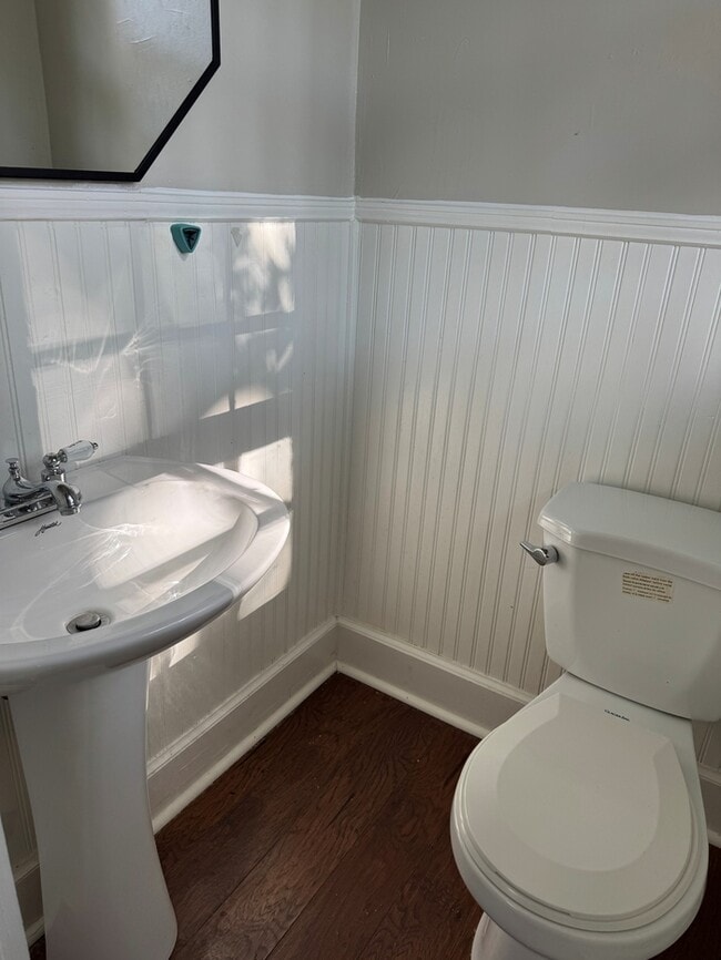 Building Photo - 2313 Lynn Rd NW