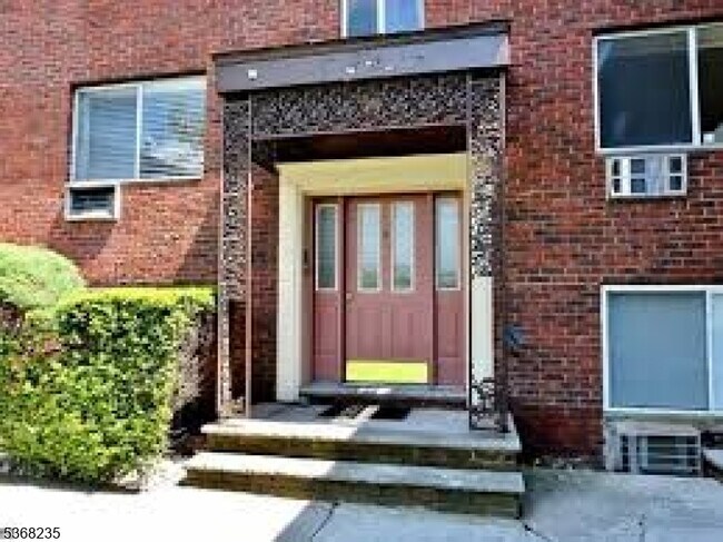 Primary Photo - 378 Valley St