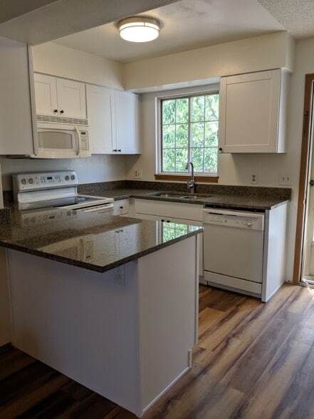 Primary Photo - 1811 S Quebec Way