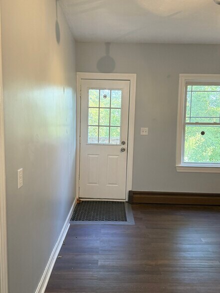 Building Photo - 461 Aiken Ave