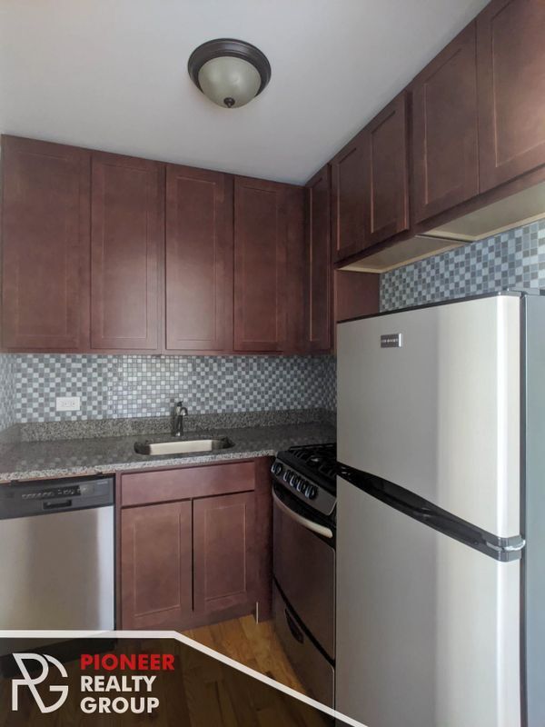 Building Photo - 550 W Arlington Pl