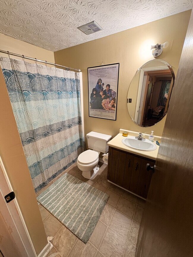 Building Photo - Charming 3 bed/2 bath Eastside Ranch w/ Potential early move in!