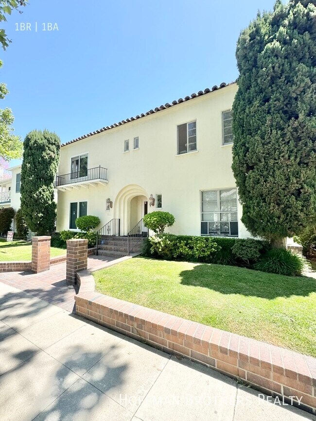 Building Photo - 9932 Robbins Dr