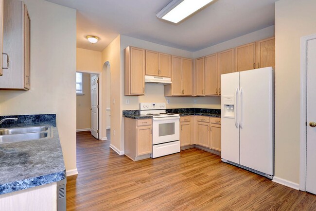 Building Photo - Spacious Home in York County