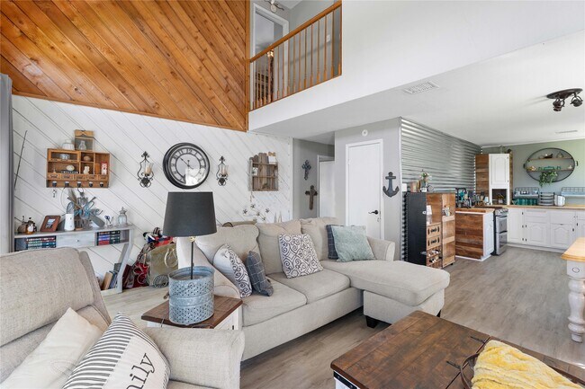 Building Photo - 10496 Summit Dr