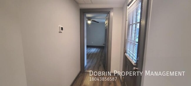 Building Photo - 106 E Clay St