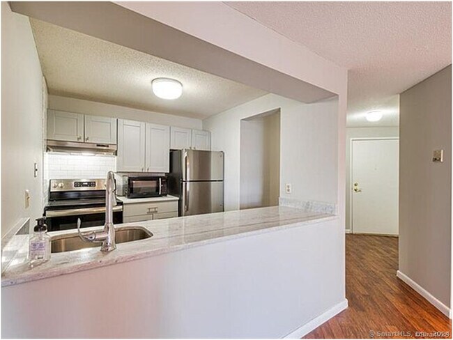 Building Photo - 181 Loomis Dr