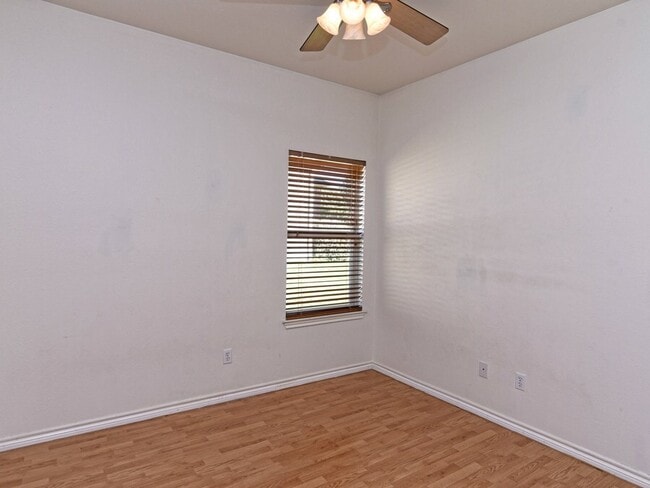 Building Photo - 105 Pecanwood N