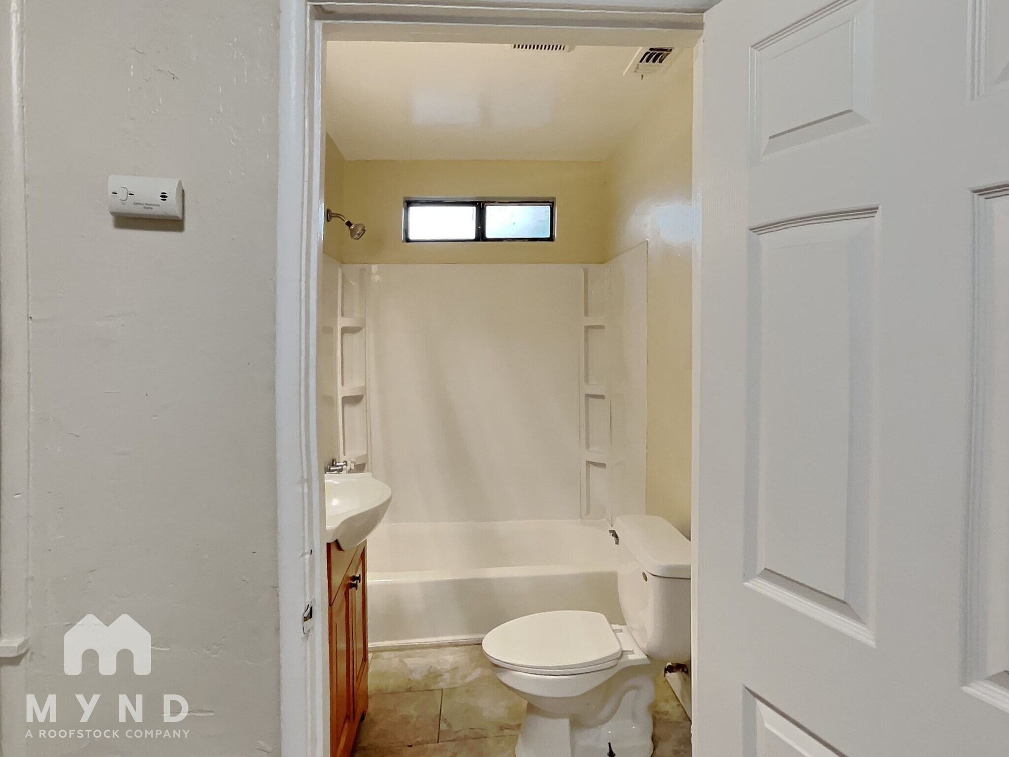 Building Photo - 1852 Grand Ave