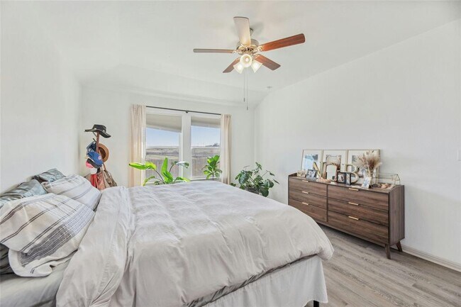 Building Photo - 241 Sweetwater Crk Ln