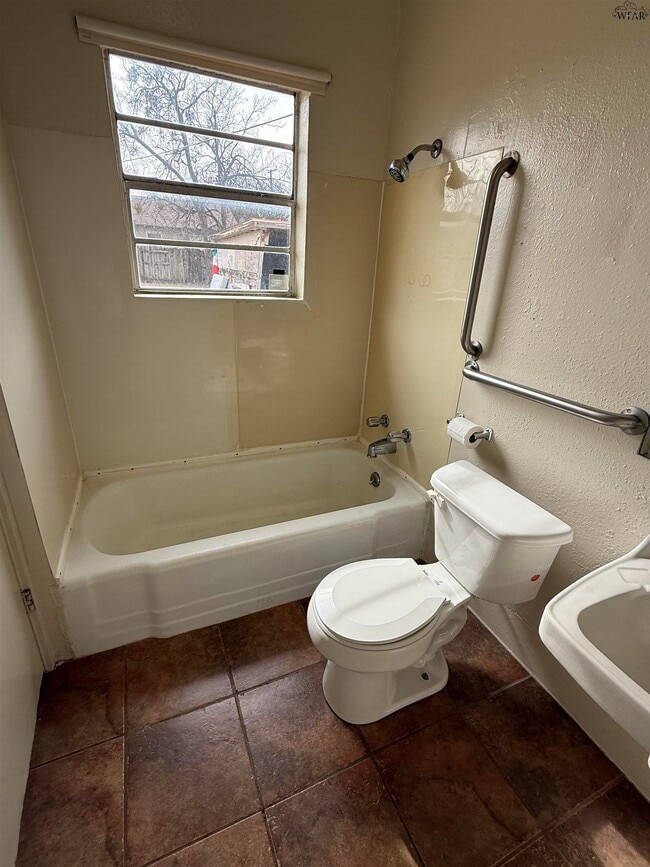 Building Photo - 2137 Avenue E