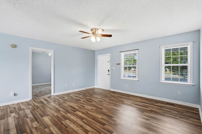 Building Photo - 105 Twin Creeks Dr