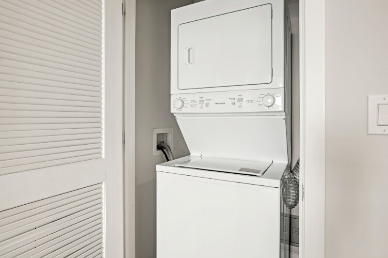 Building Photo - 221 S Halsted St