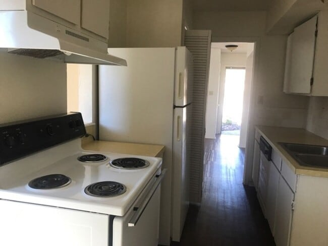 Building Photo - College Station - 2 bedrooms / 1.5 Bath - Fourplex for rent. Great location for students!!