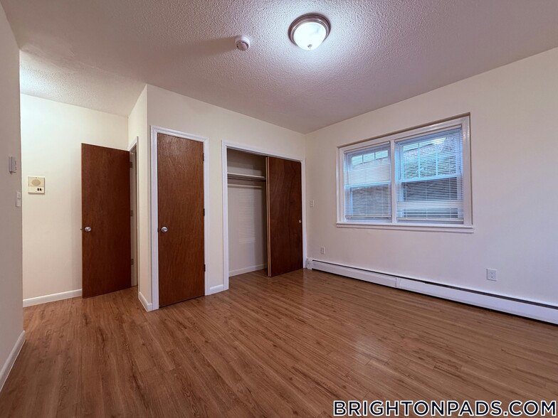 Building Photo - 2018 Commonwealth Ave