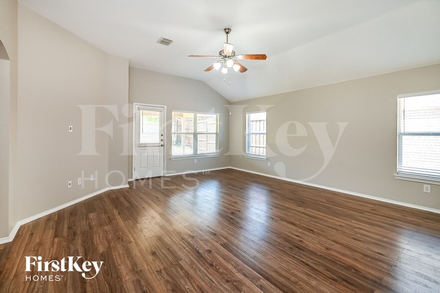 Building Photo - 215 Mulberry Dr