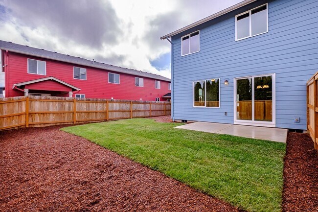 Building Photo - 270-272 Gwinn Street E