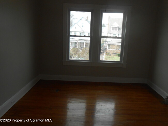 Building Photo - 624-624 N Main St