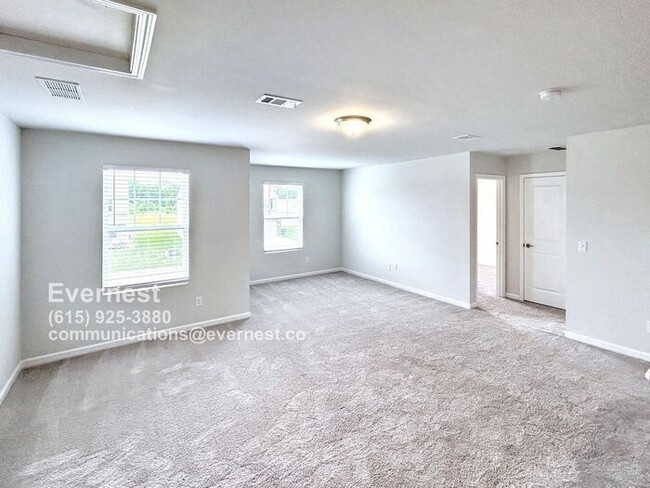 Building Photo - Spacious and Beautiful 5-Bedroom Home / Av...