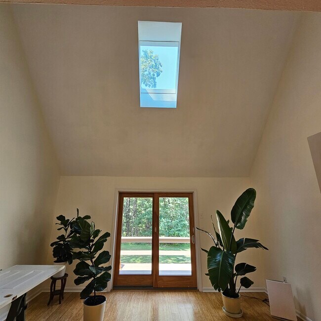Building Photo - 8 Balmoral Dr