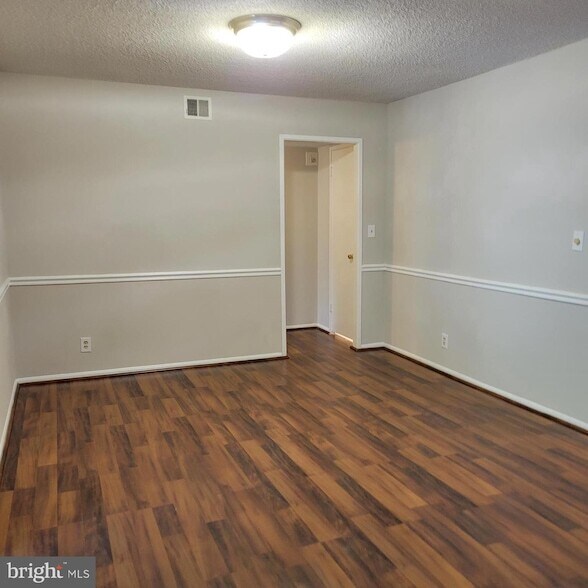 Building Photo - 5901 Mt Eagle Dr