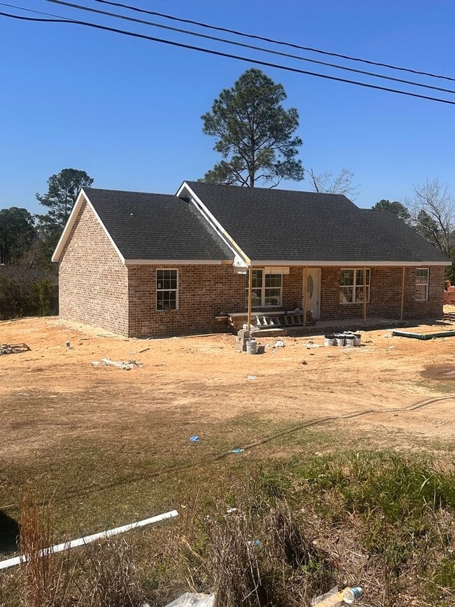 Building Photo - 4 Bed 3 Bath Brick Home
