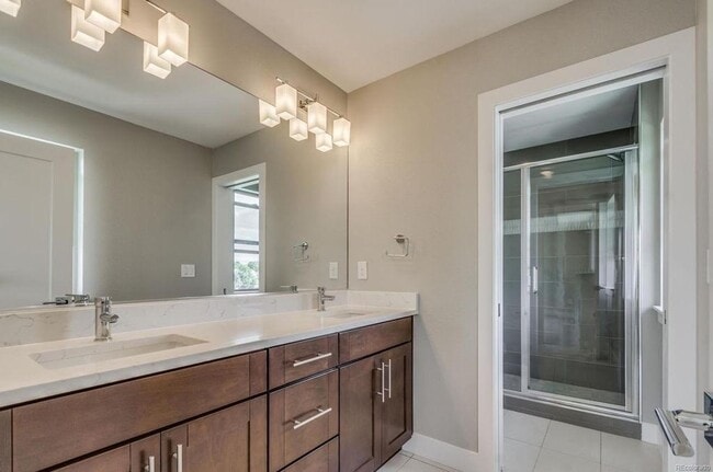 Building Photo - Luxurious End-Unit Modern Townhome at 5360...